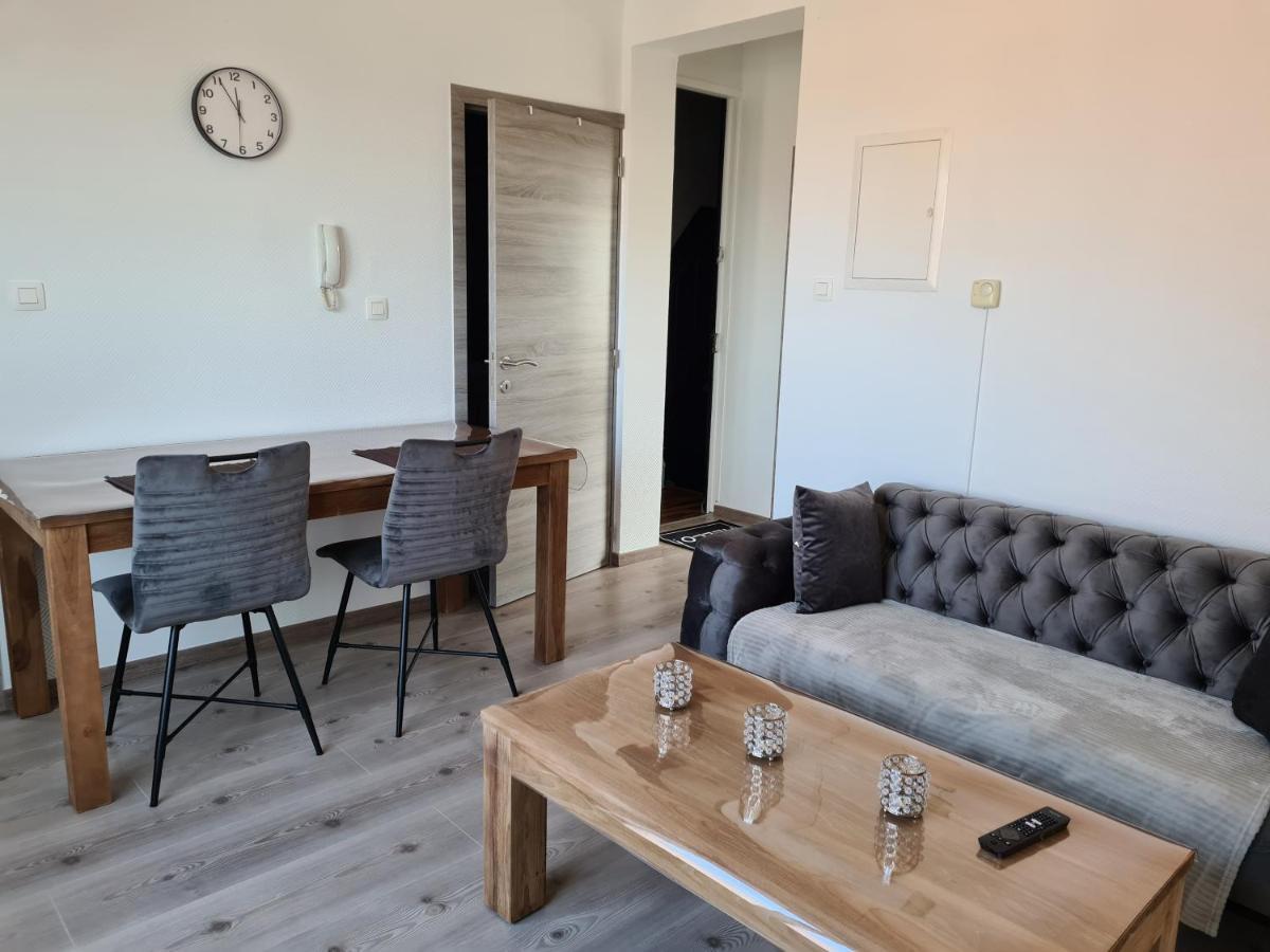 Le Bonheur 1 & 2 Parking Et Wifi Gratuits Apartment Charleroi Exterior photo